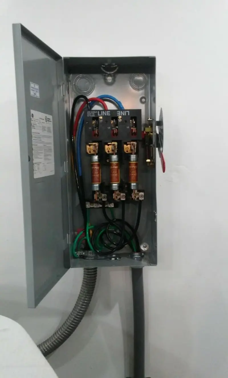 Three-phase disconnect switch installed for Smoke Detector Installation in Lake Isabella